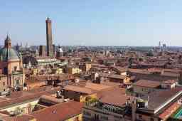 Ecosistema Urbano 2022 - Bologna panoramica dall'alto Ecosistema Urbano 2022 - Bologna panoramica dall'alto