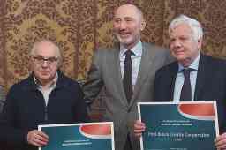 EMIL BANCA E TAPPEZZERIA SANGIORGI PREMIATE DAL PRESIDENTE VERONESI EMIL BANCA E TAPPEZZERIA SANGIORGI PREMIATE DAL PRESIDENTE VERONESI