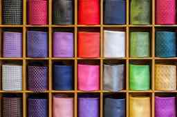 cravatte di vari colori