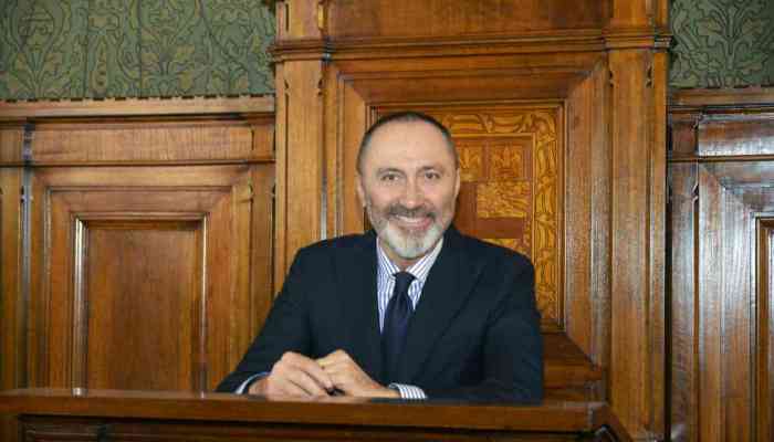 Rielezione presidente Veronesi - primo piano in sala consiglio