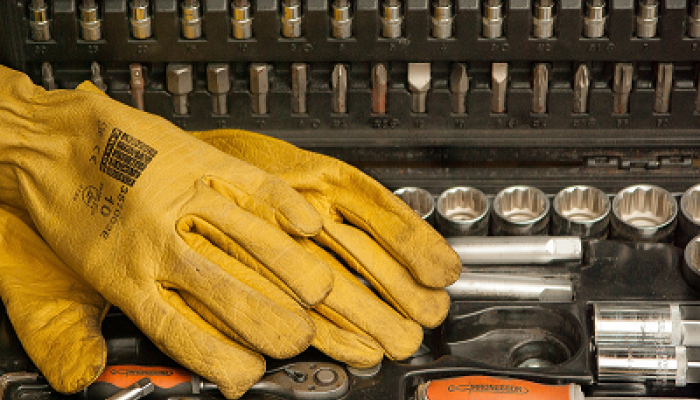 Fallimenti a Bologna 1 semestre 2022 - guanti gialli, cassetta attrezzi