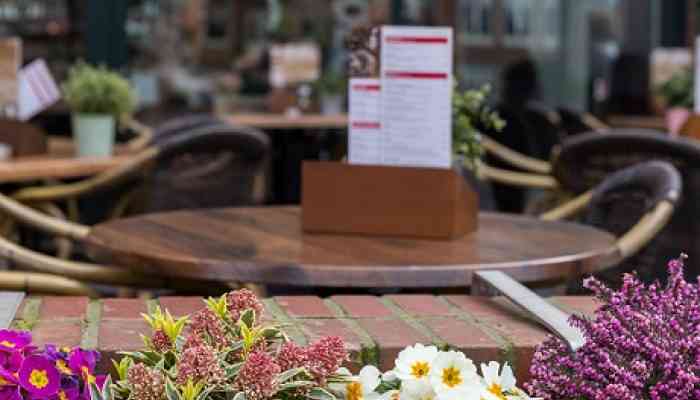 Le imprese bolognesi legate alla festa di alla festa di San Valentino - fioriera, tavolino ristorante