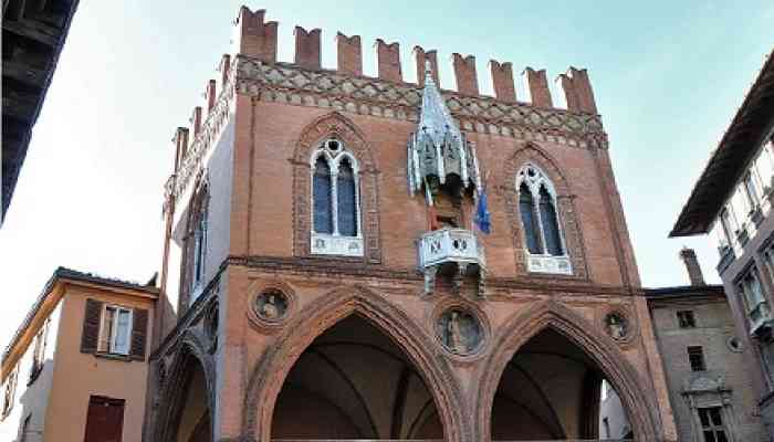 Sciopero 9 settembre 2022 - facciata palazzo mercanzia