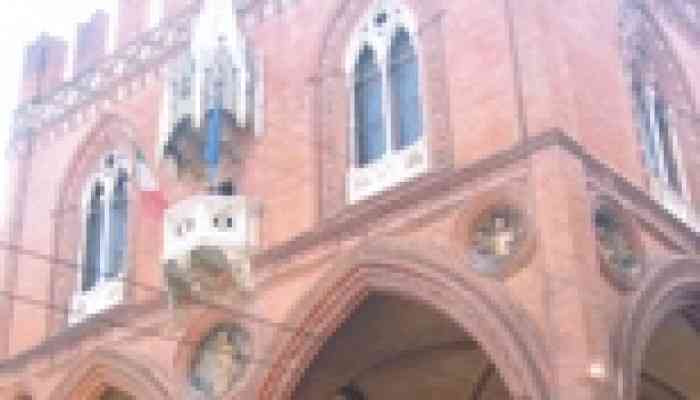 possibili rallentamenti nei servizi 8 marzo 2022 - ingresso palazzo mercanzia