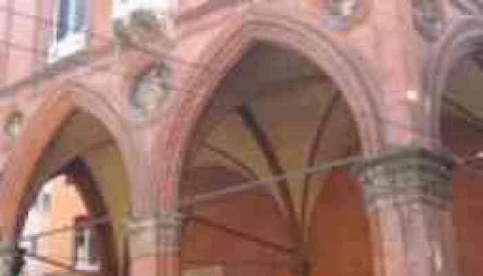 chiusura camera di commercio di bologna 24 aprile 2023 - ingresso palazzo mercanzia