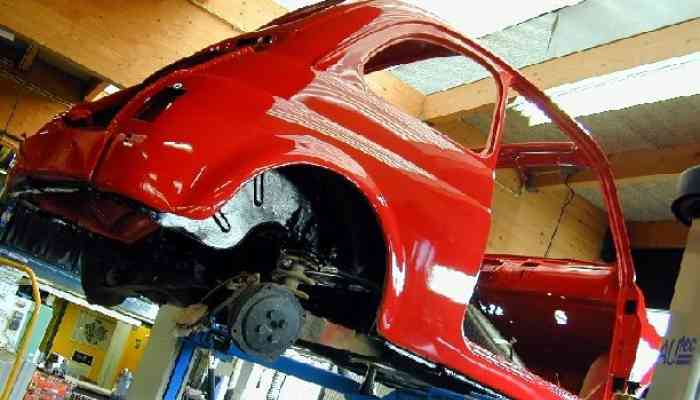 economia bolognese 2 trimestre 2025 - auto rossa in costruzione