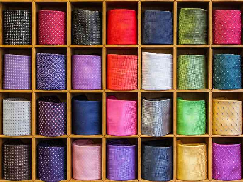 cravatte di vari colori