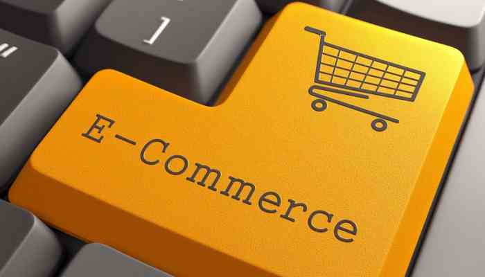 tasto invio della tastiera giallo con simbolo carrello spesa