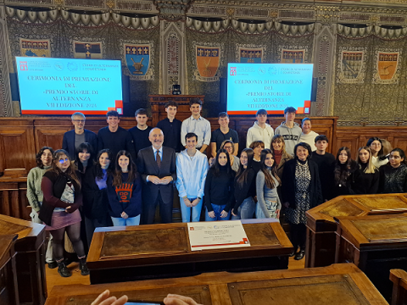 premiazione video storie di alternanza 2024 - foto di gruppo sala consiglio